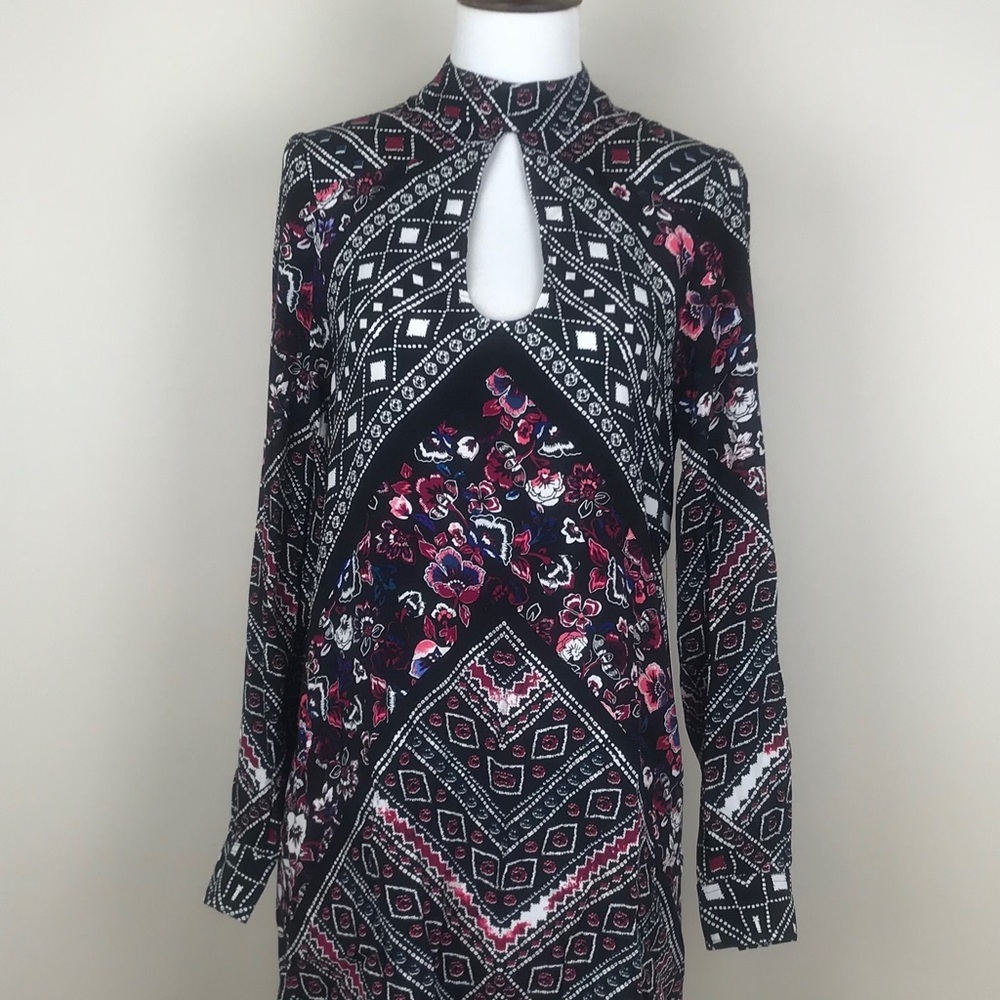 New Express shift dress XS keyhole front back